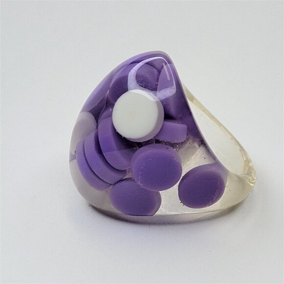 Chunky Oval Shape Resin Ring With Purple and White Pill Beads Lucite Large Ring - Picture 6 of 8